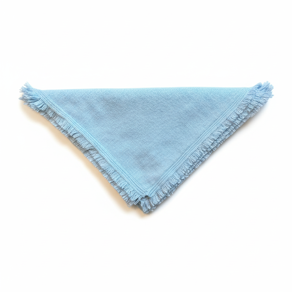 Bandana azzurra su sfondo bianco