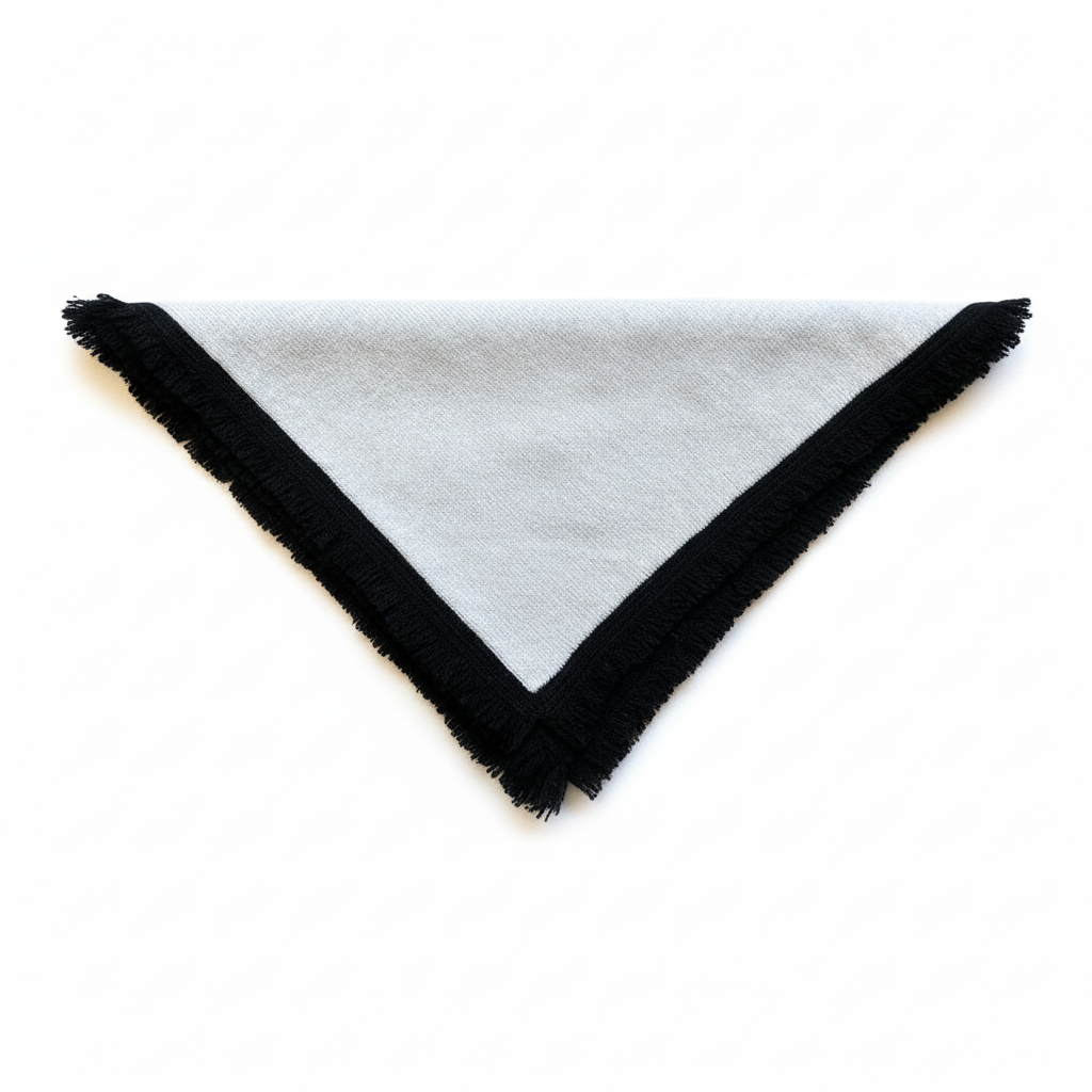 Bandana grigio chiaro su sfondo bianco